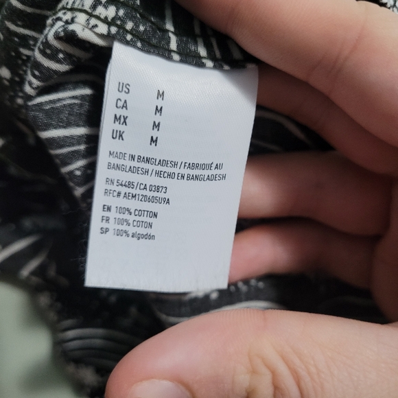 American Eagle Seriously Soft 100% Cotton graphic black and white button down M - Picture 5 of 6